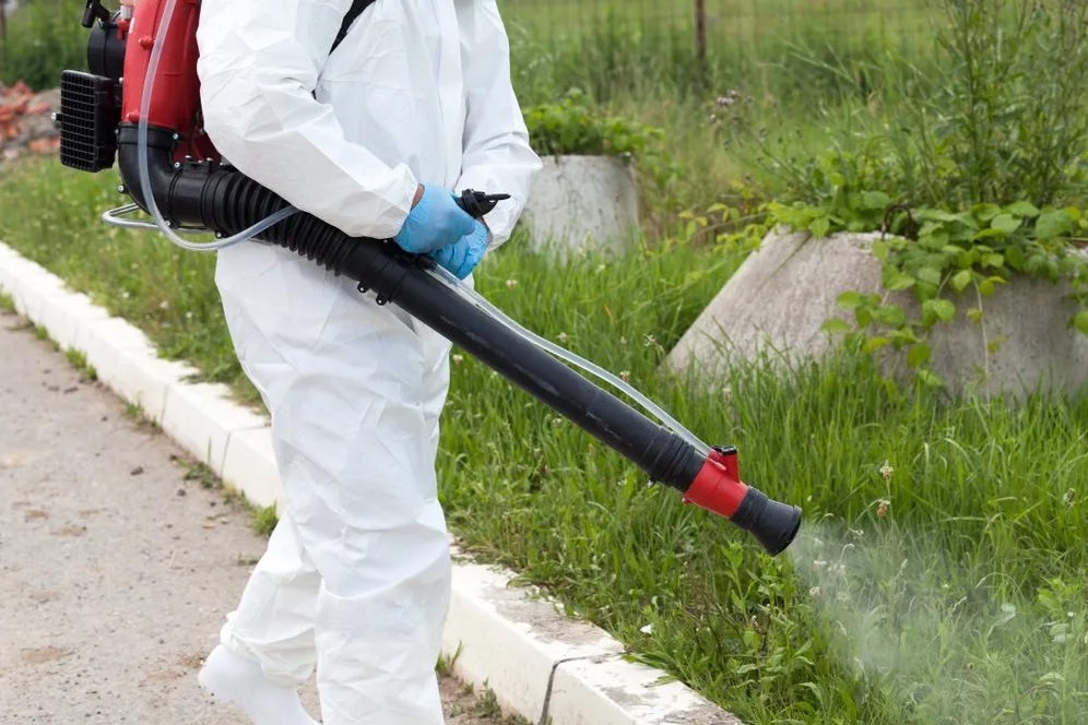 Reduce mosquitos and midges with outdoor spraying of the landscape